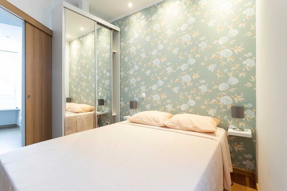 undefined Bright 1 Bedroom Apartment in the Heart of Sunny Lisbon 6