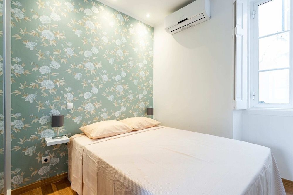 undefined Bright 1 Bedroom Apartment in the Heart of Sunny Lisbon 7