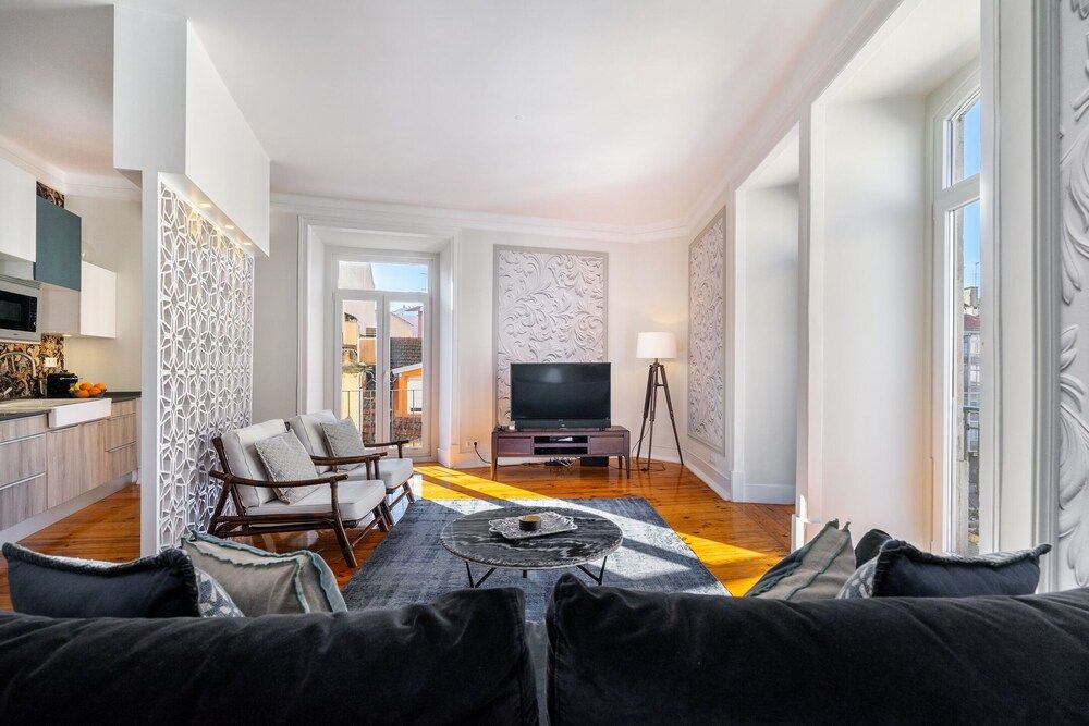 Luxurious Art Deco 3 BR Apartment, 3 Bedrooms, Non Smoking 18