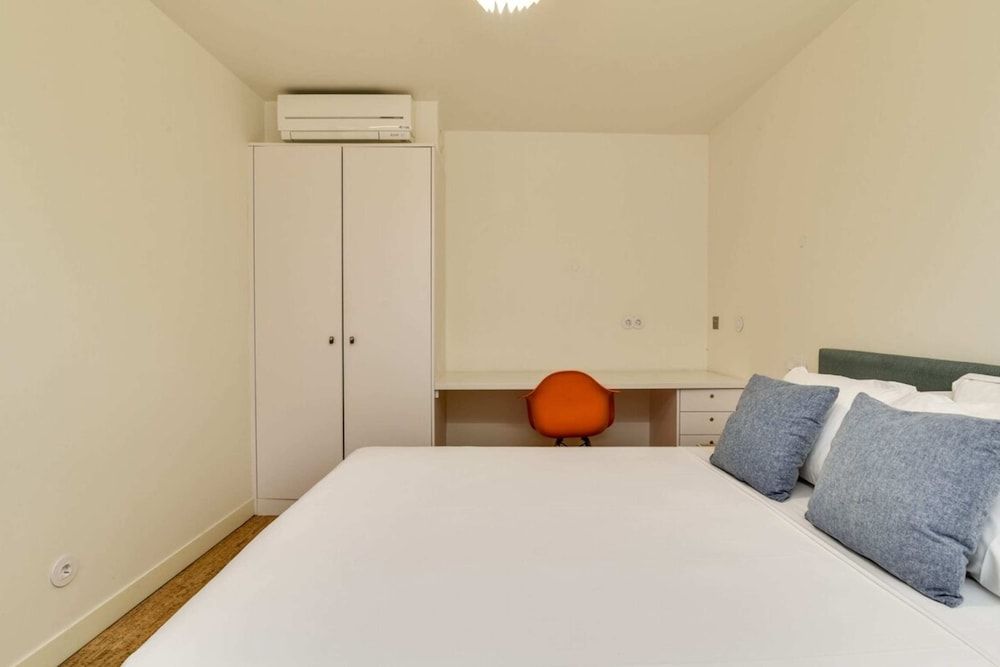 undefined New Apartment With Easy Access in Traditional Area of Lisbon 5