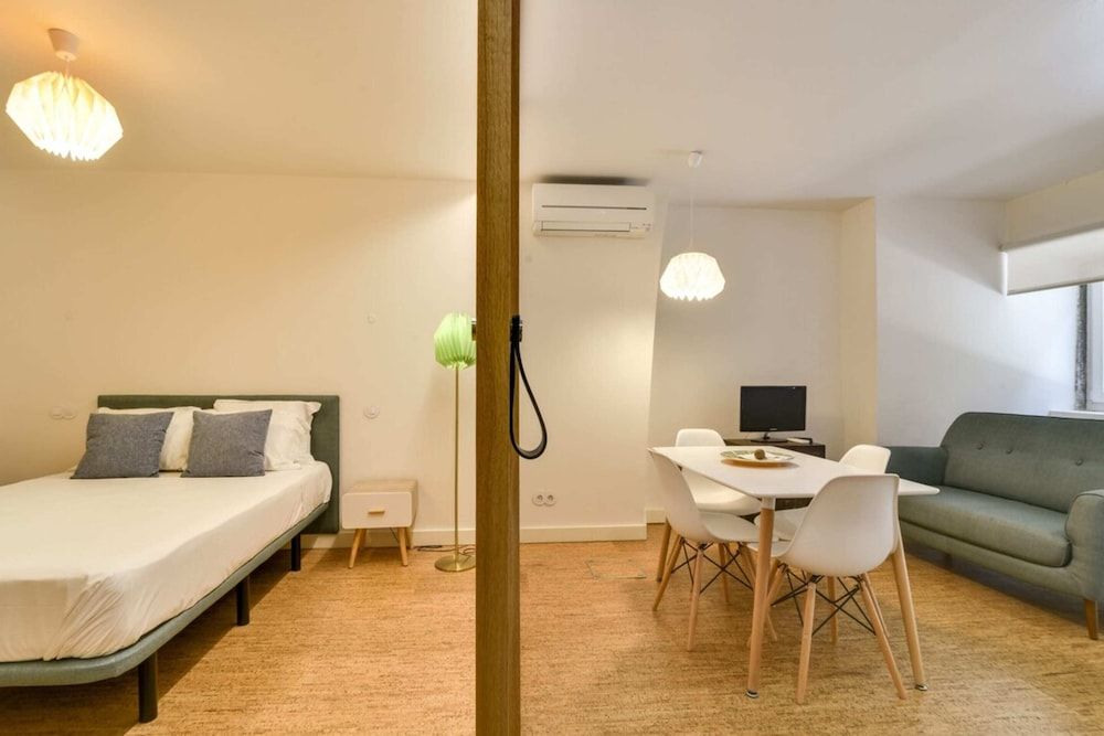 undefined New Apartment With Easy Access in Traditional Area of Lisbon 3
