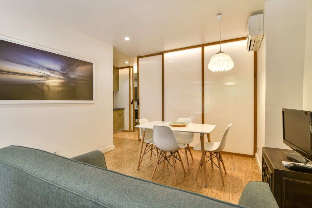 undefined New Apartment With Easy Access in Traditional Area of Lisbon 9