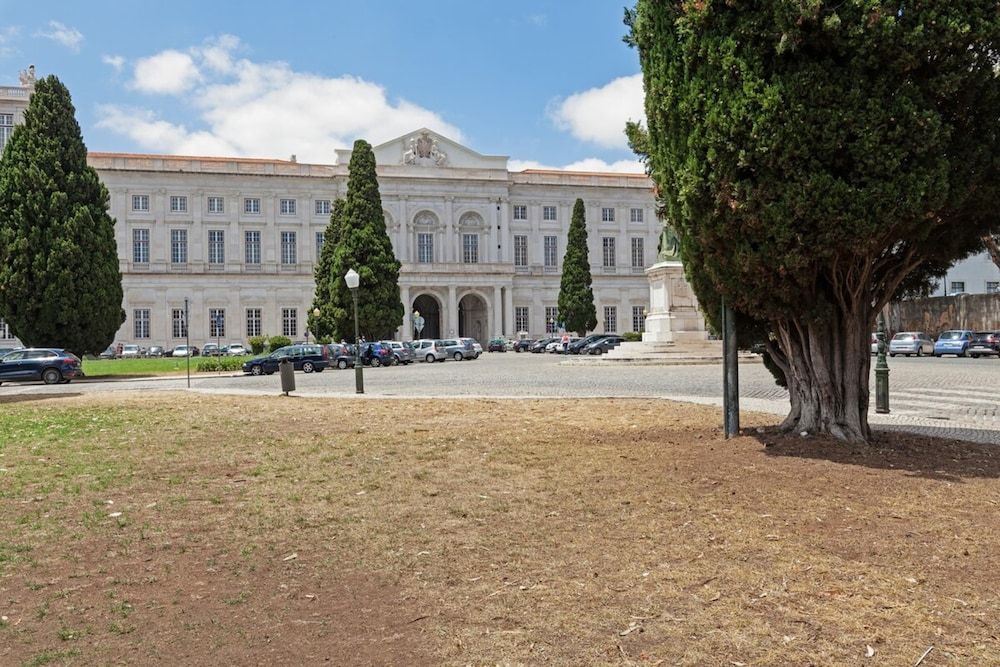 undefined Quiet 3 Bedroom Apartment in Lisbon 2