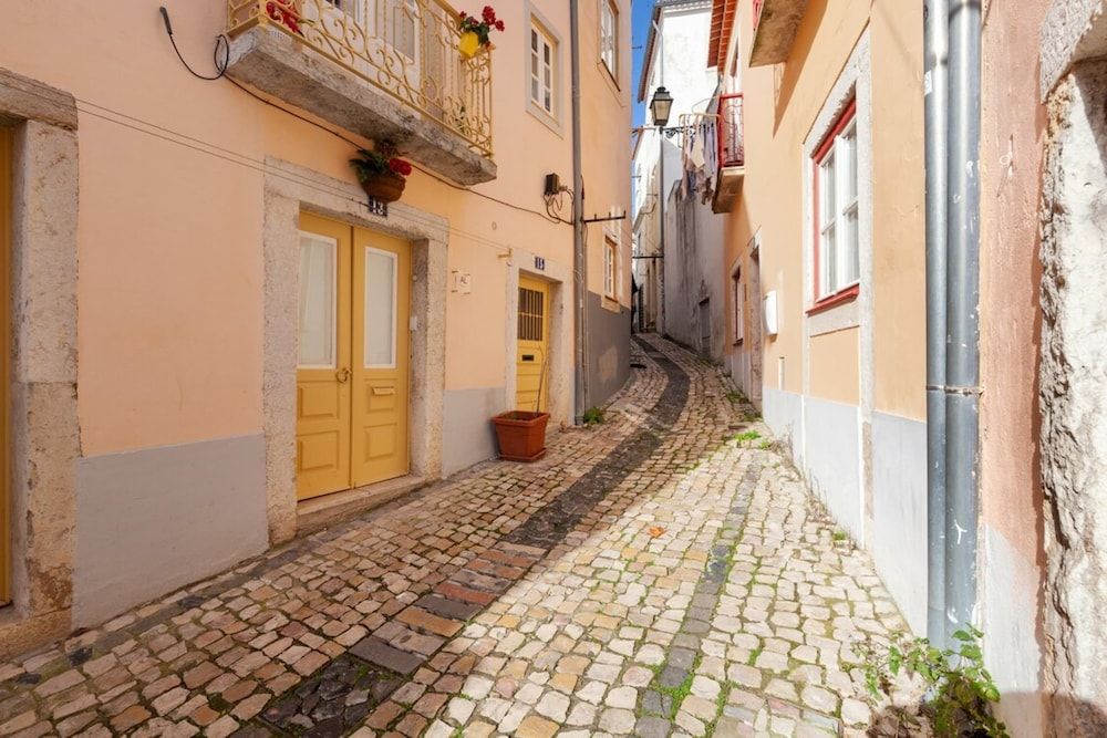 undefined Modern & Bright One Bed Apt in St George's Castle 2