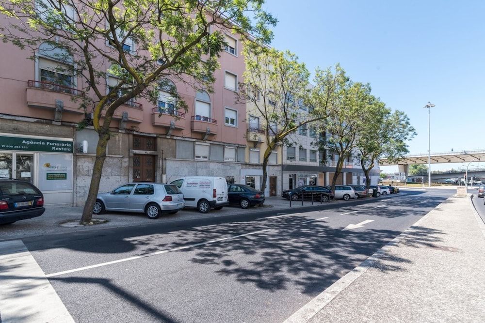 undefined Charming 2 Bedroom Apartment at Restelo