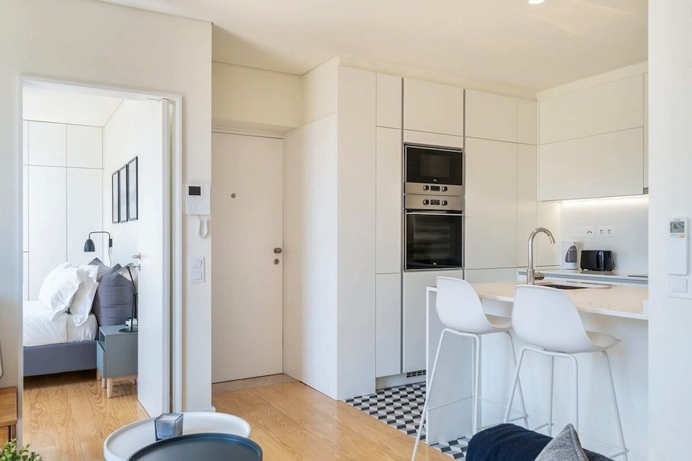 undefined Modern 1BD w AC & Balcony 9