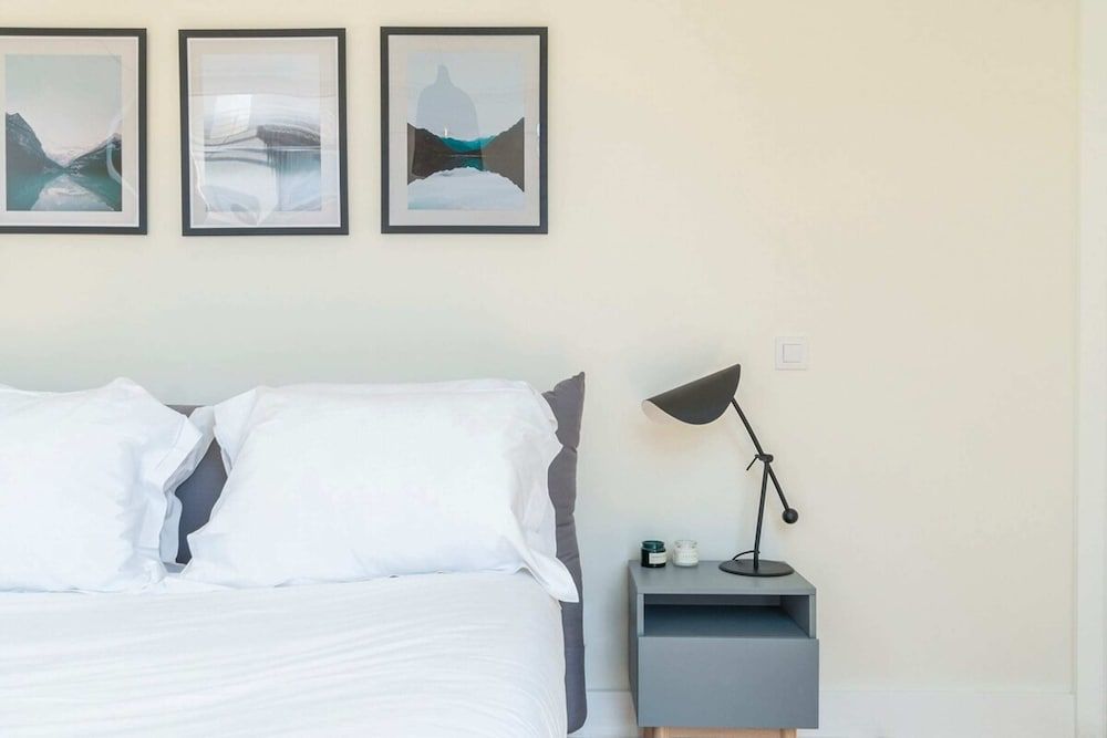 undefined Modern 1BD w AC & Balcony 7