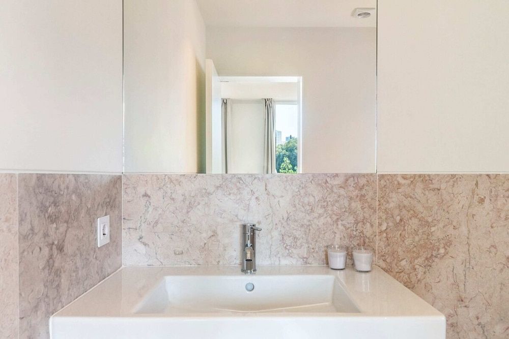 Modern 1BD w AC & Balcony Apartment (1 Bedroom) 16