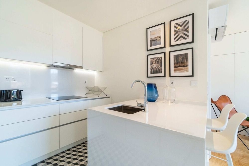 Modern 1BD w AC & Balcony Apartment (1 Bedroom) 10