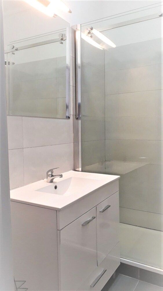 undefined Beautiful Private Room With River View In Lisbon 5