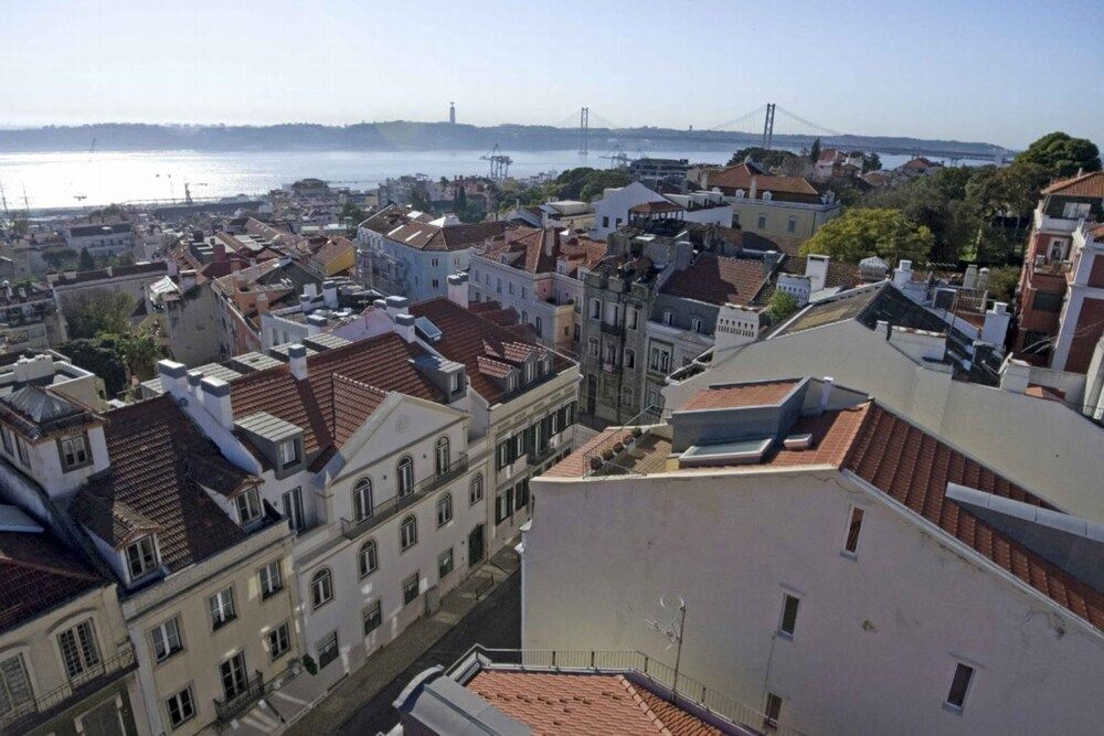 undefined 1 Bedroom Top Floor Apartment w Terrace & River View 4