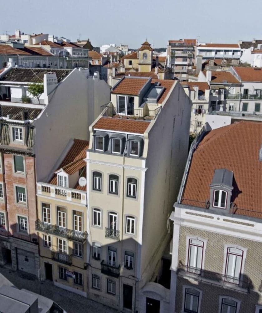 undefined 1 Bedroom Top Floor Apartment w Terrace & River View 2