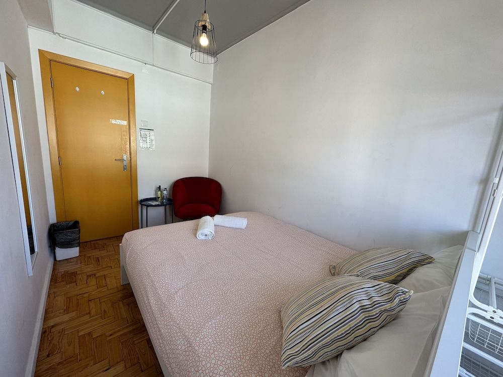 Vistas de Lisboa Hostel Basic Double Room, 1 Double Bed, Balcony, City View 10