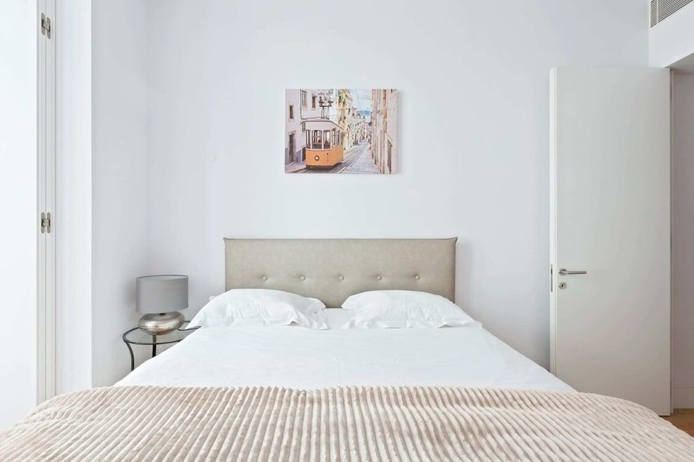 undefined Spacious 1 Bedroom Apartment Near Baixa 10