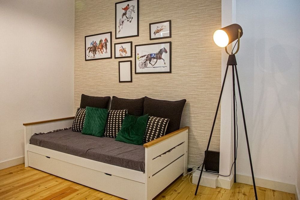 undefined Colourful and Tasteful 2bedroom Apartment in Graça 9