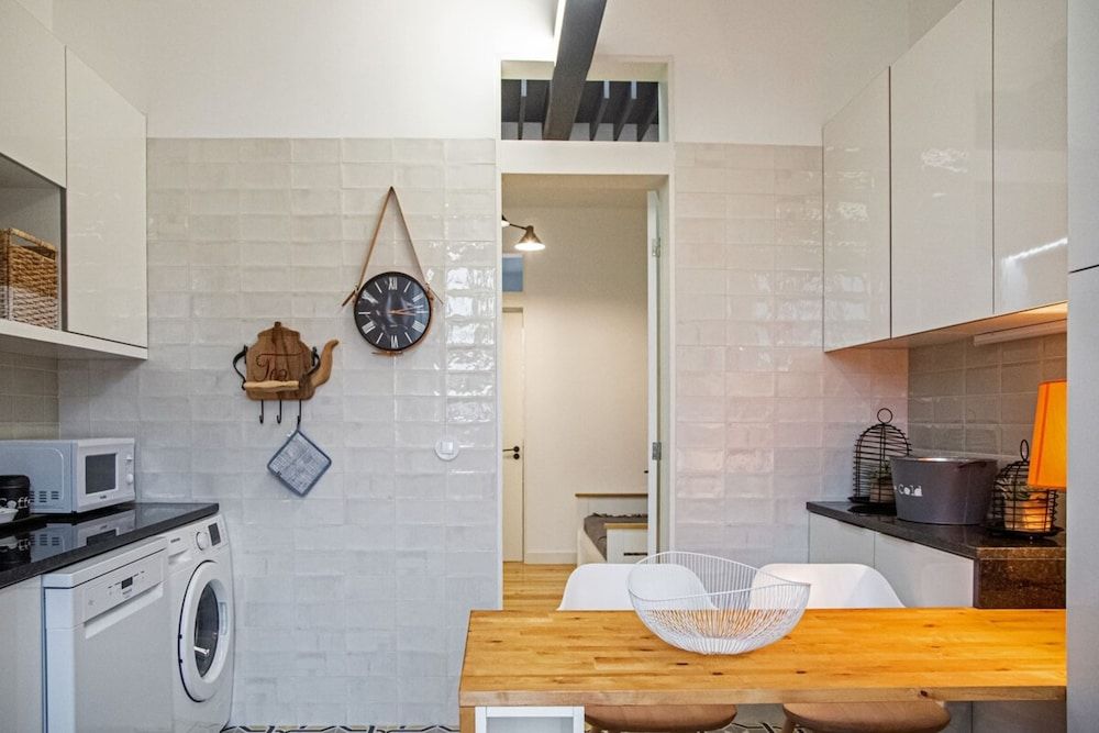 undefined Colourful and Tasteful 2bedroom Apartment in Graça 10