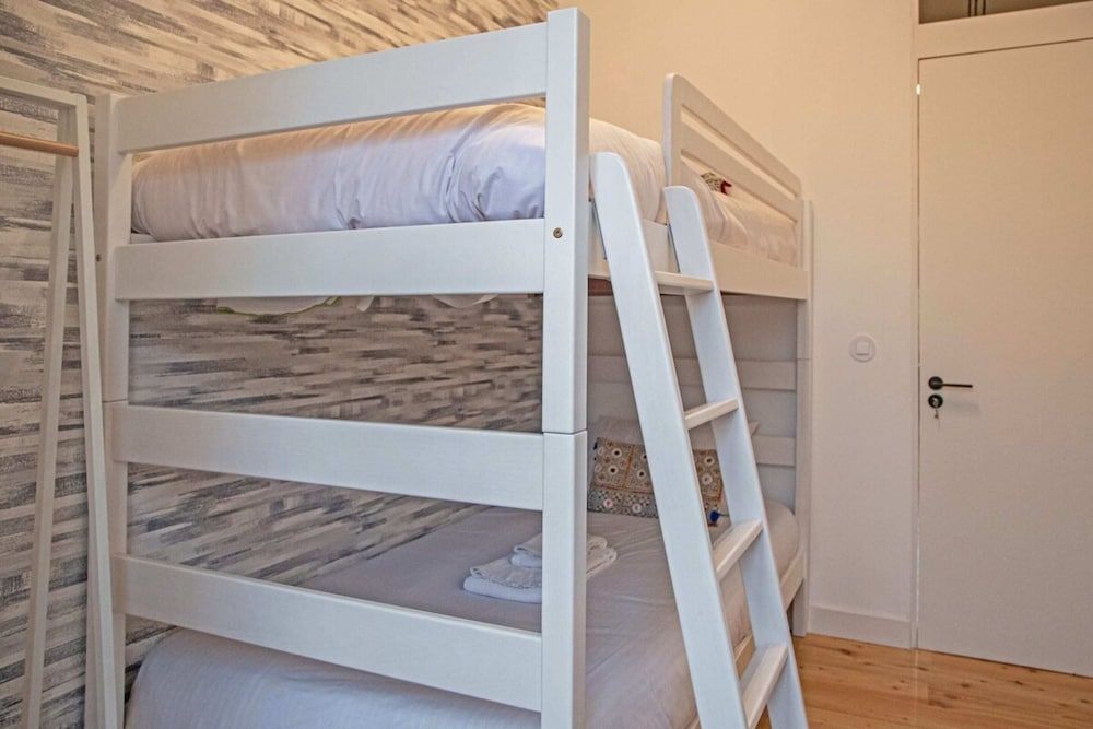 undefined Colourful and Tasteful 2bedroom Apartment in Graça 6