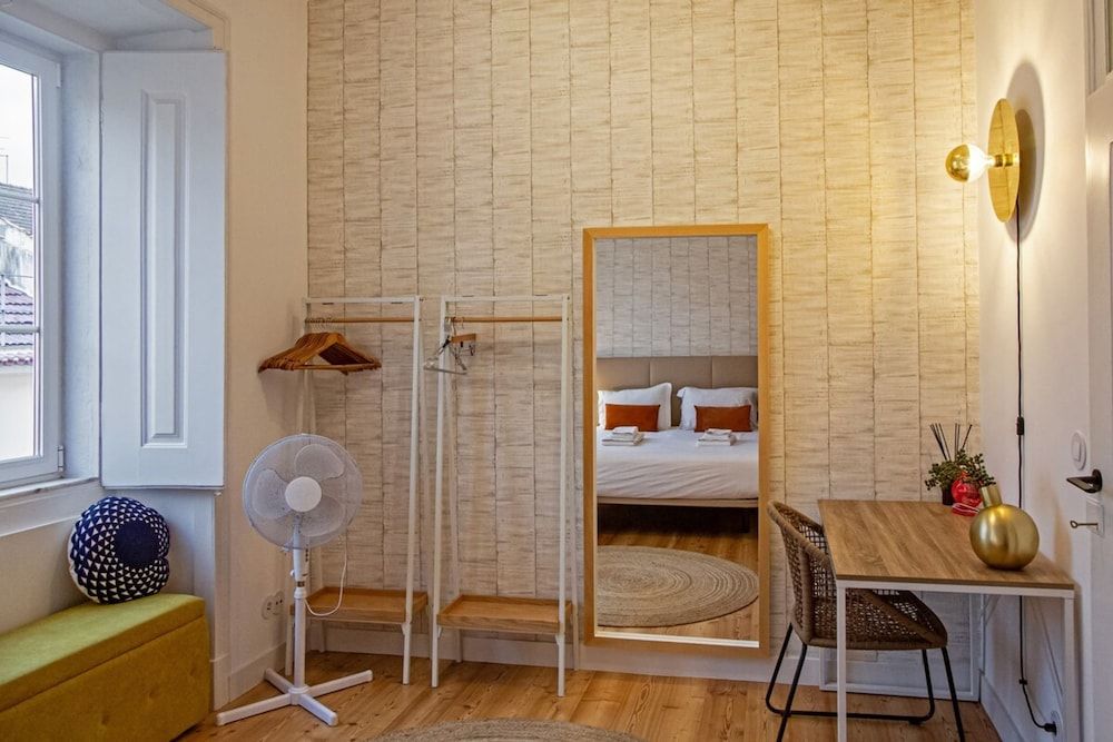Colourful and Tasteful 2bedroom Apartment in Graça Apartment (2 Bedrooms) 13