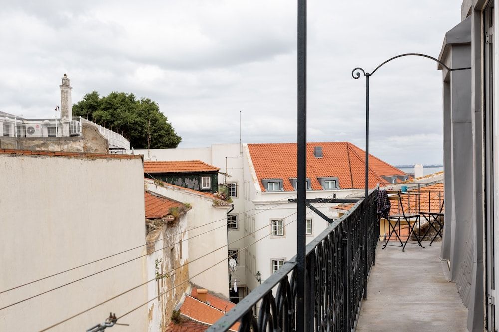 ALTIDO Stunning 4BR Apt w/terrace&seaview in Alfama Comfort Apartment, 4 Bedrooms 17