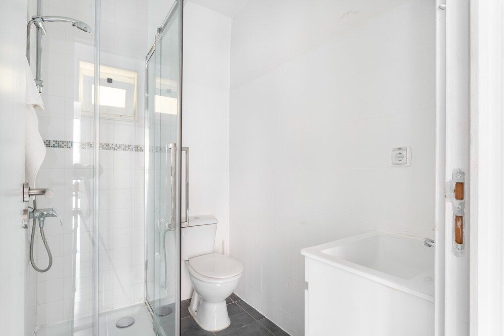 ALTIDO Stunning 4BR Apt w/terrace&seaview in Alfama Comfort Apartment, 4 Bedrooms 20