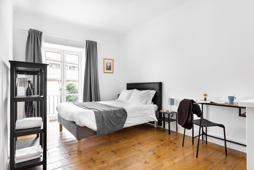 ALTIDO Stunning 4BR Apt w/terrace&seaview in Alfama Comfort Apartment, 4 Bedrooms