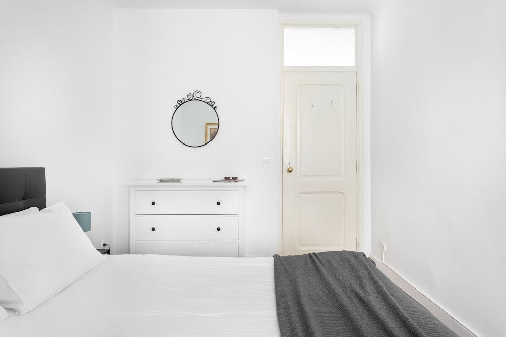 ALTIDO Stunning 4BR Apt w/terrace&seaview in Alfama Comfort Apartment, 4 Bedrooms 10