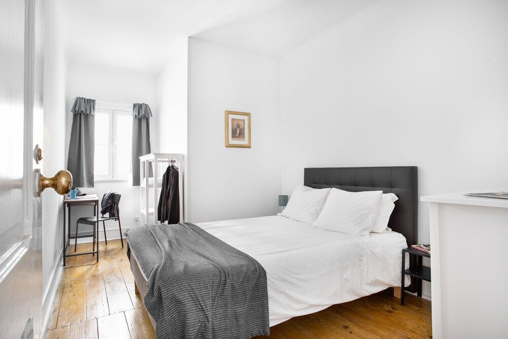 ALTIDO Stunning 4BR Apt w/terrace&seaview in Alfama Comfort Apartment, 4 Bedrooms 9