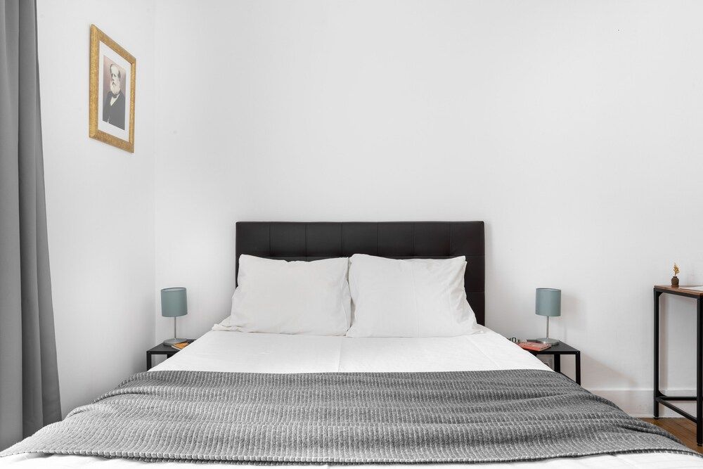 ALTIDO Stunning 4BR Apt w/terrace&seaview in Alfama Comfort Apartment, 4 Bedrooms 8