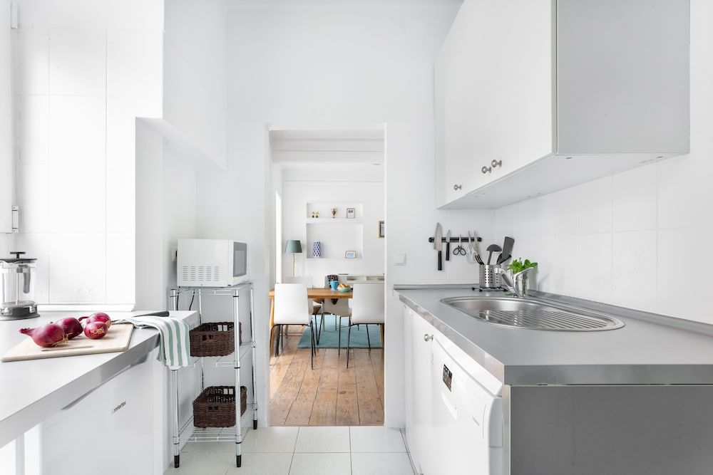 ALTIDO Stunning 4BR Apt w/terrace&seaview in Alfama Comfort Apartment, 4 Bedrooms 12