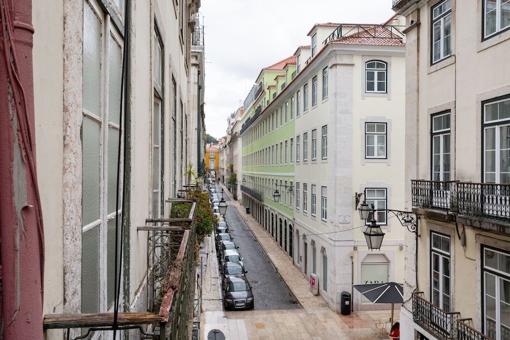 undefined JOIVY Unique 1-BR Apartment in central Chiado 4