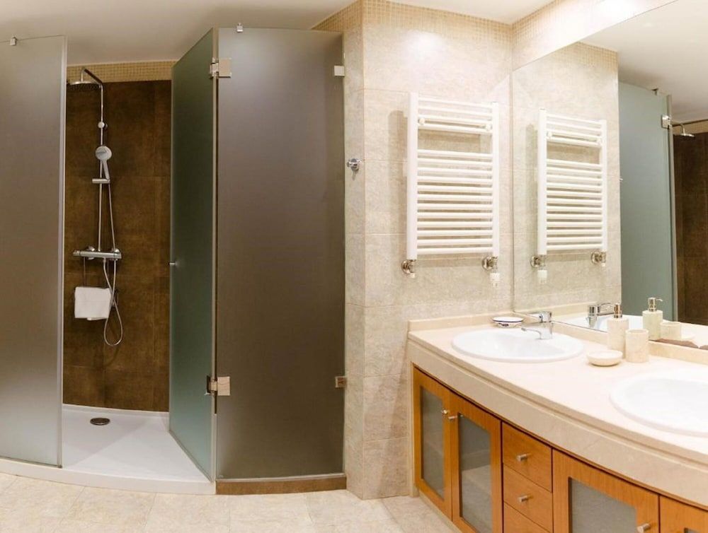 JOIVY Graca Luminous 2-BR Apartment w/Terrace Comfort Apartment, 2 Bedrooms 12