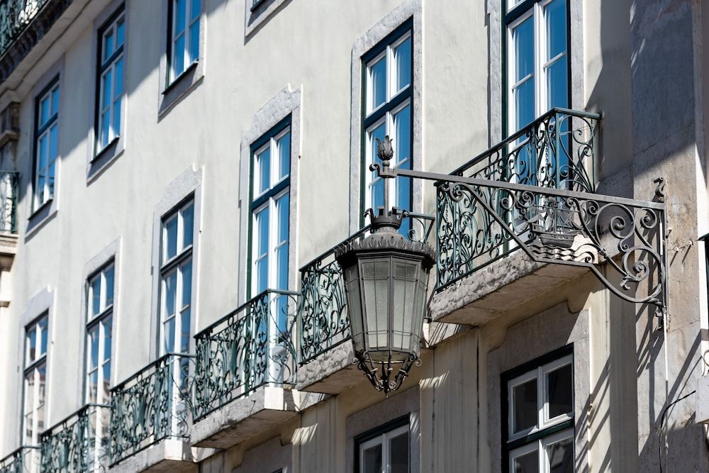 undefined ALTIDO Lux Chiado 2-Floor 3-BR Apartment w/Garage 9