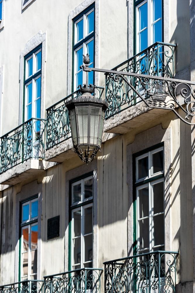 undefined ALTIDO Lux Chiado 2-Floor 3-BR Apartment w/Garage 8