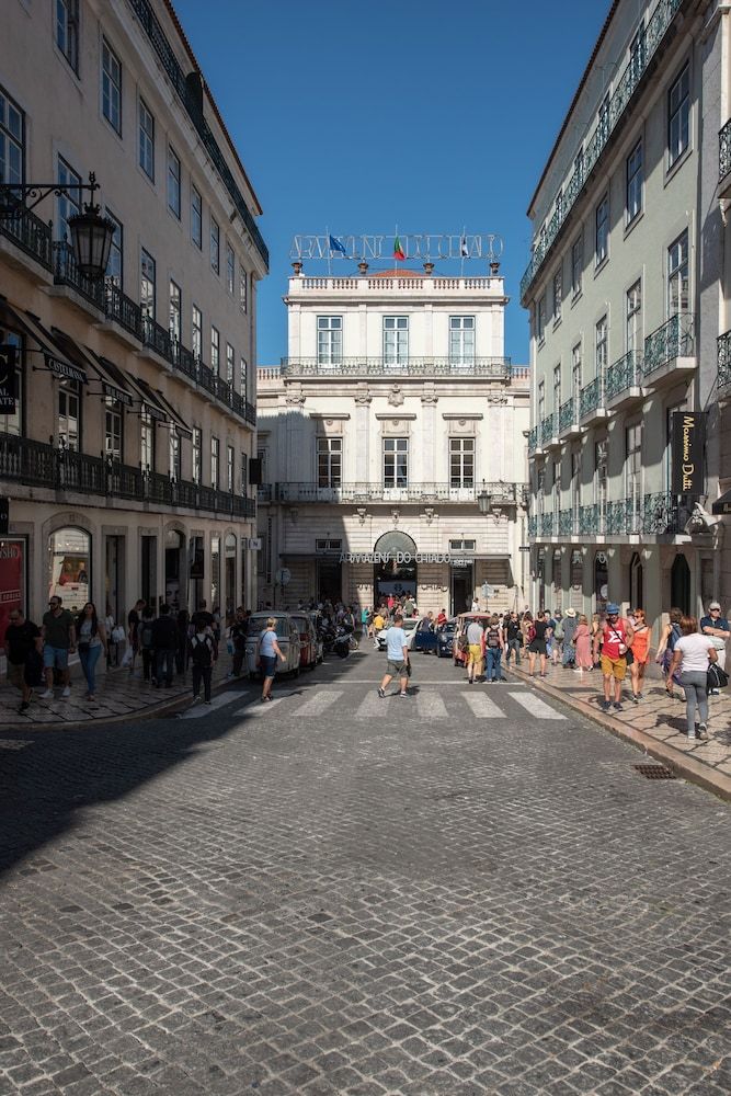 undefined ALTIDO Lux Chiado 2-Floor 3-BR Apartment w/Garage 10