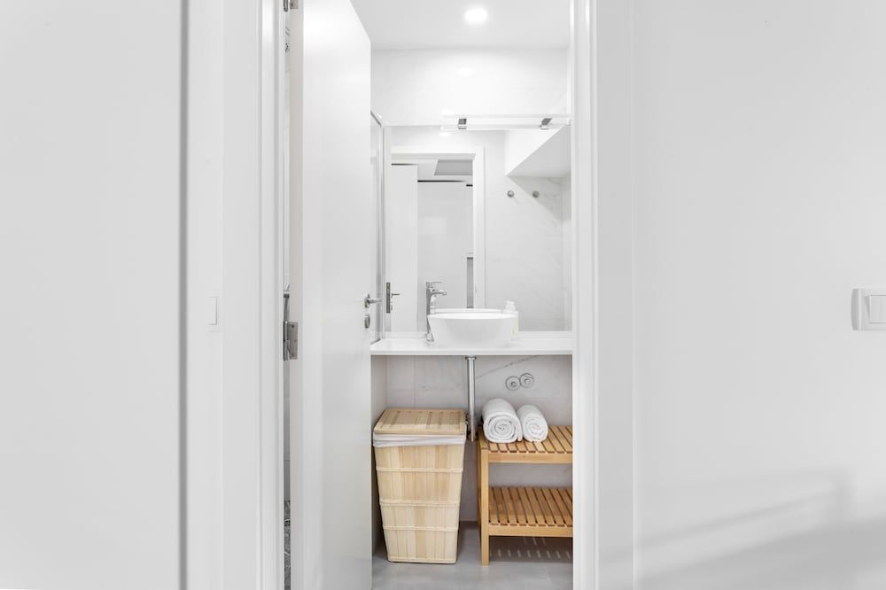 JOIVY Principe Real 2BR Apt w/Terrace nearby Botanical Garden of Lisbon Design Apartment, 2 Bedrooms 22