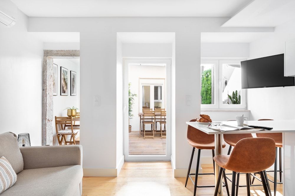 JOIVY Principe Real 2BR Apt w/Terrace nearby Botanical Garden of Lisbon Design Apartment, 2 Bedrooms 17