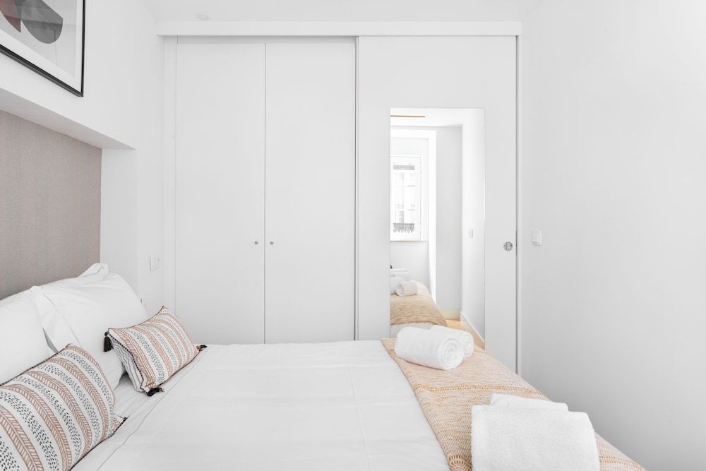 JOIVY Principe Real 2BR Apt w/Terrace nearby Botanical Garden of Lisbon Design Apartment, 2 Bedrooms 10