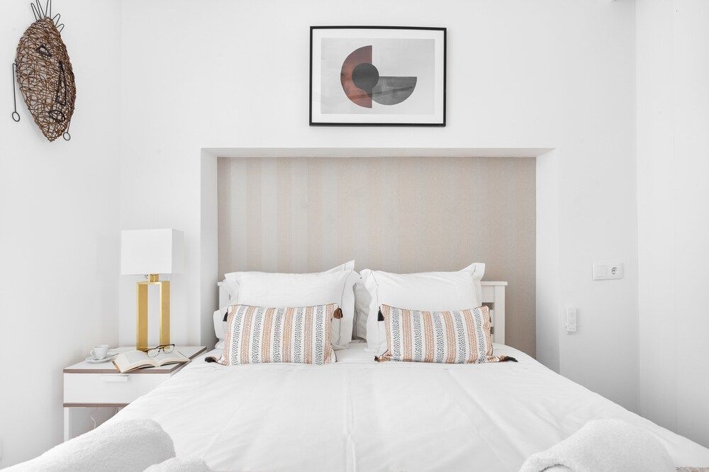 undefined JOIVY Principe Real 2BR Apt w/Terrace nearby Botanical Garden of Lisbon 9