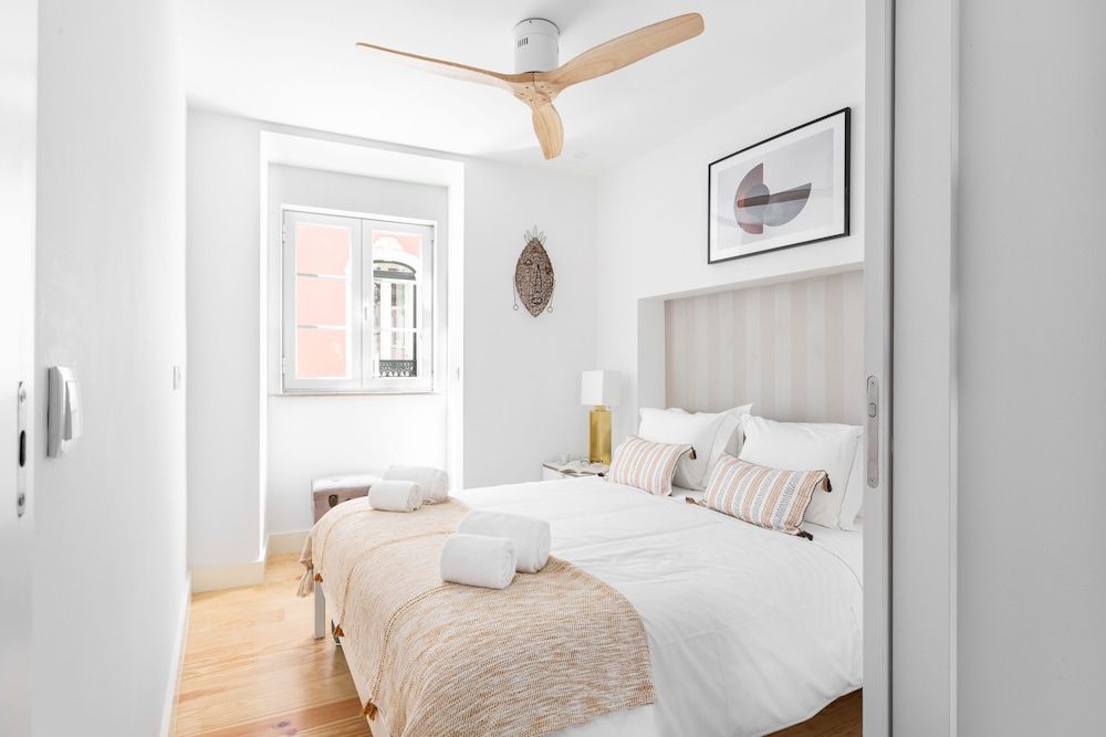 undefined JOIVY Principe Real 2BR Apt w/Terrace nearby Botanical Garden of Lisbon 10