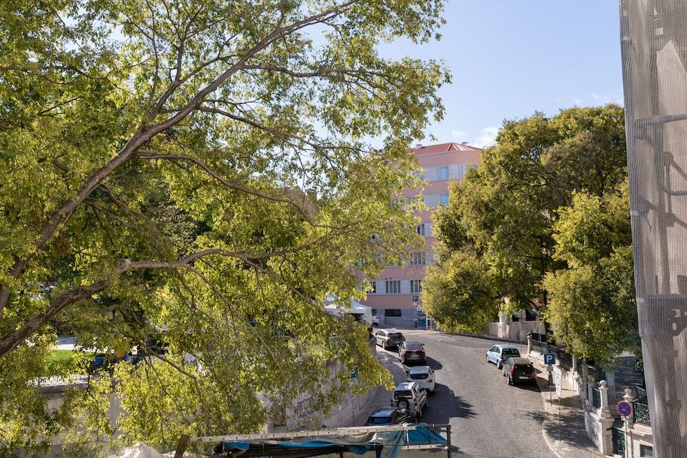 undefined JOIVY Elegant 1-BR Apartment in Perfect Centre 9