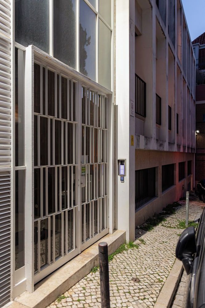 undefined JOIVY 2-BR Flat w/Garage near Castelo de S. Jorge 3