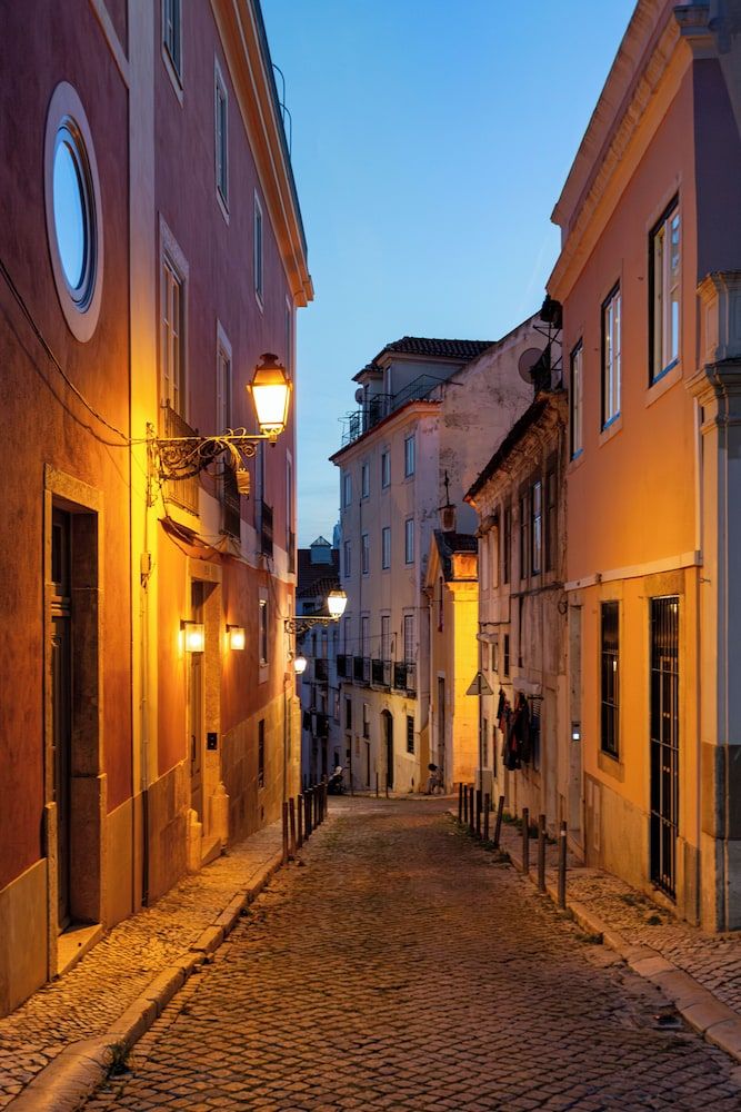 undefined JOIVY 2-BR Flat w/Garage near Castelo de S. Jorge 4