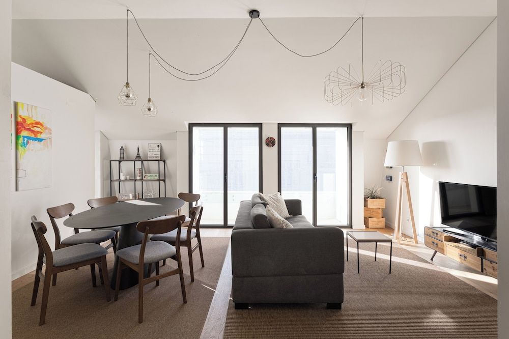 undefined JOIVY 2-BR Flat w/Garage near Castelo de S. Jorge