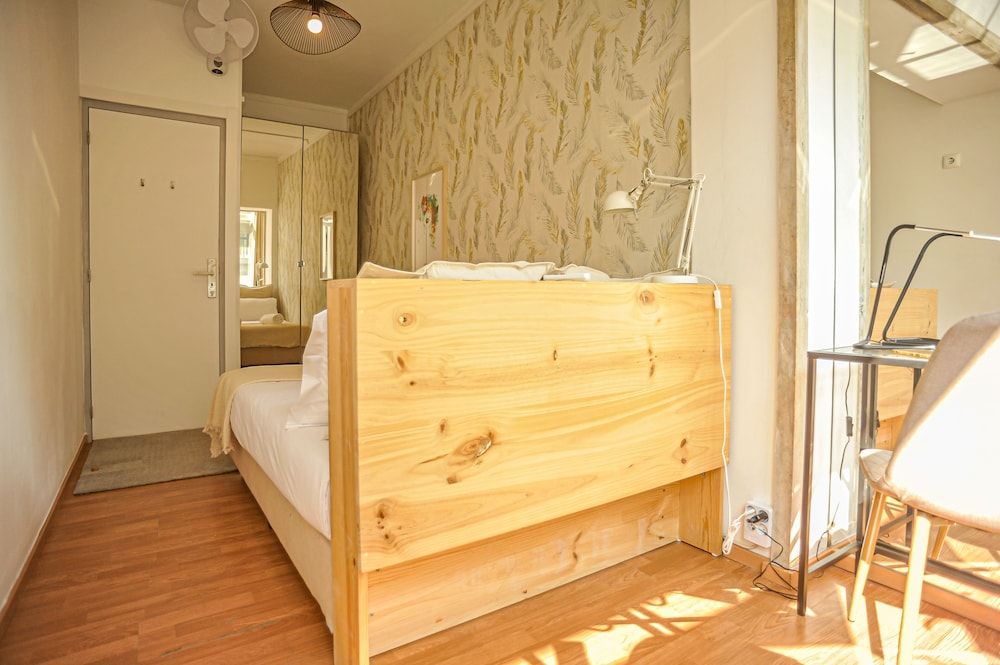 My Fair Lisbon -modern flat with elevator in central Lisbon Double Room, Shared Bathroom (3) 2