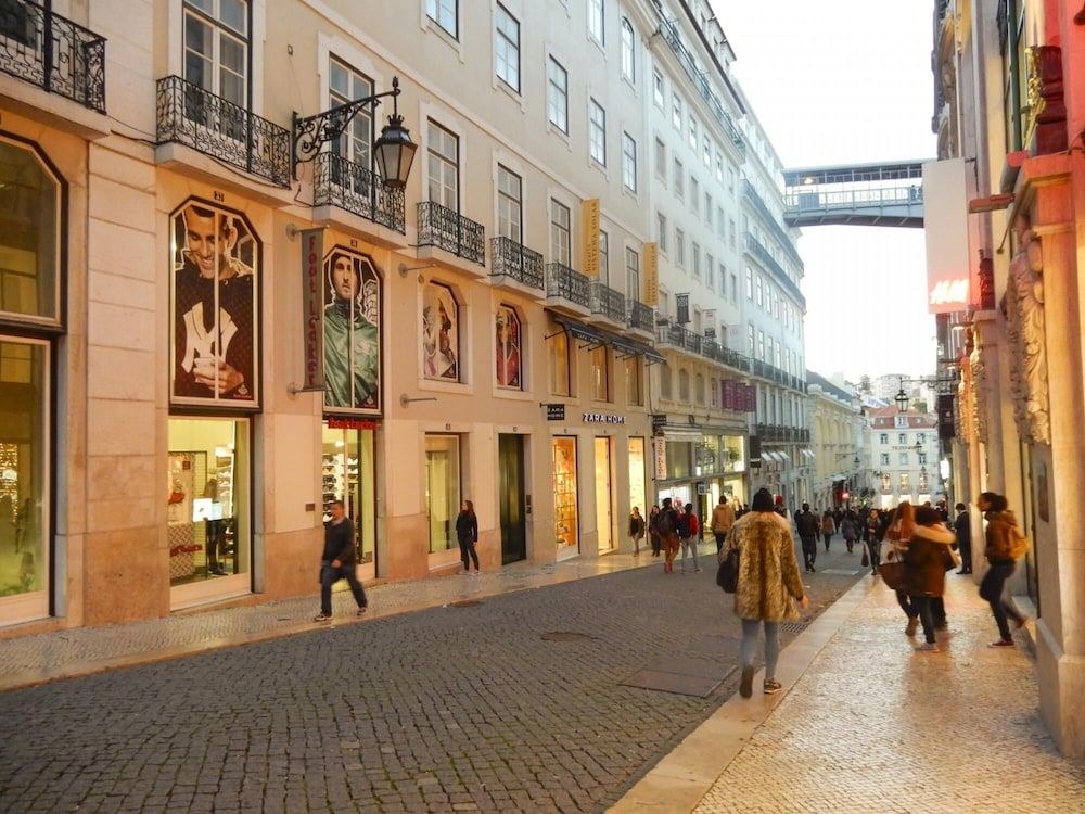 LV Premier Chiado CH9 Elevator Balconies Center Apartment 11