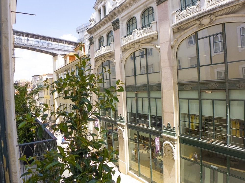 LV Premier Chiado CH9 Elevator Balconies Center Apartment 21
