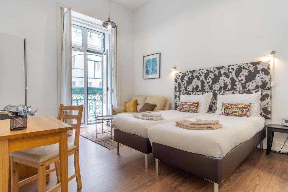 LV Premier Chiado CH9 Elevator Balconies Center Apartment 15