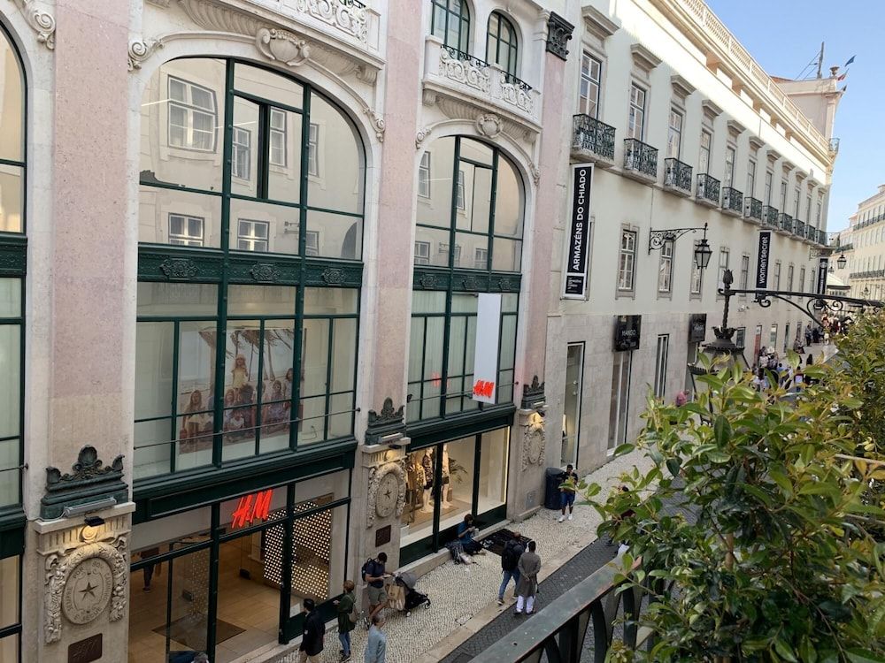 LV Premier Chiado CH9 Elevator Balconies Center Apartment 12