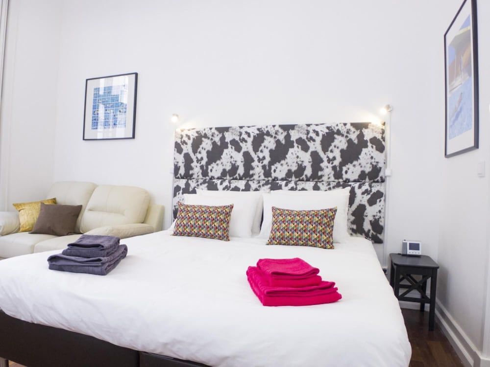 undefined LV Premier Chiado CH9 Elevator Balconies Center