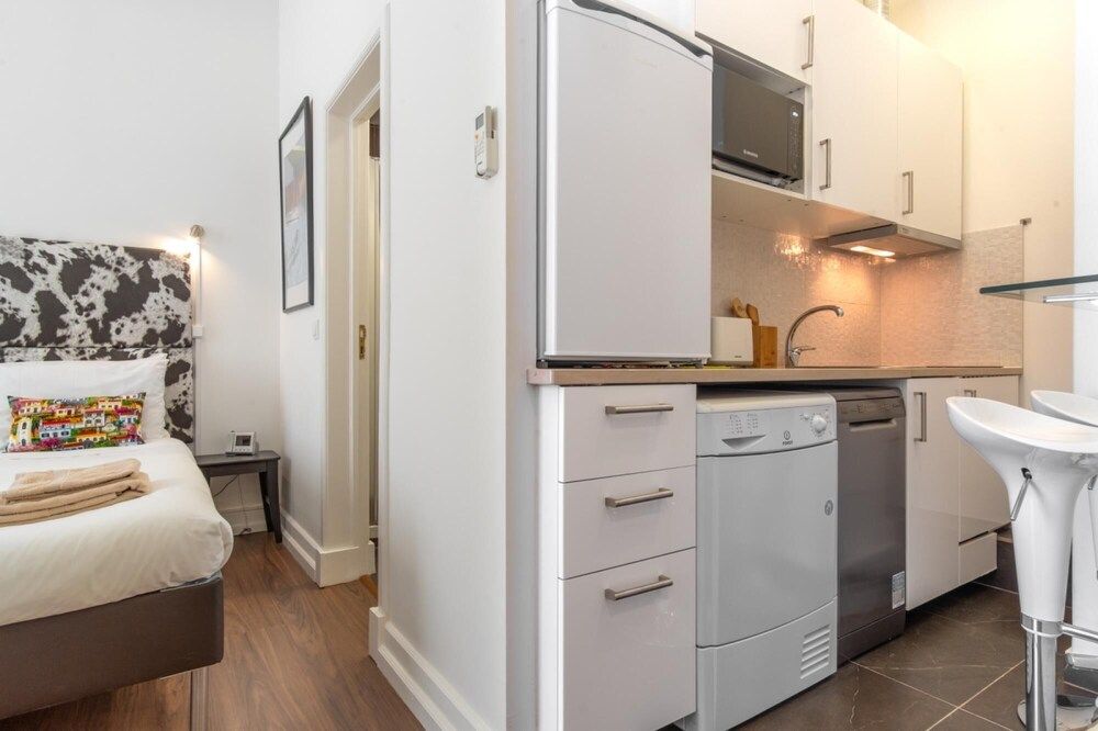 LV Premier Chiado CH9 Elevator Balconies Center Apartment 24